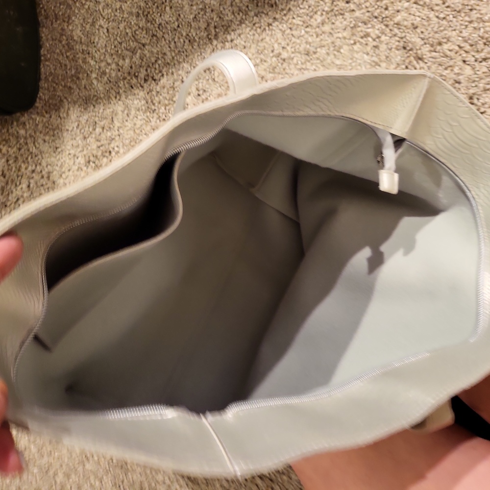 Large tote - Picture 4 of 4